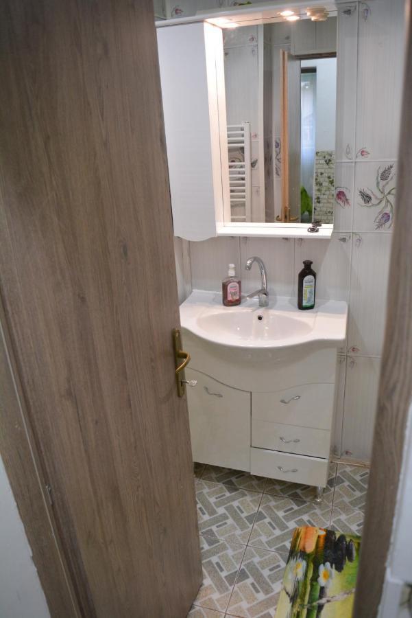 Green Rooms Hunedoara Exterior foto
